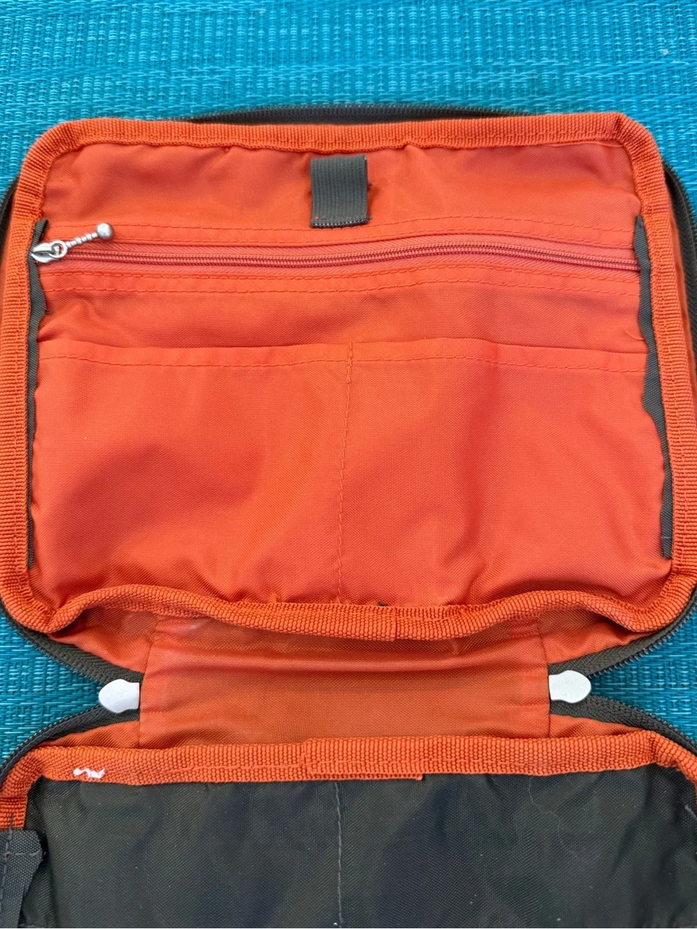 Baggallini Men's Charcoal Grey Crossbody Bag